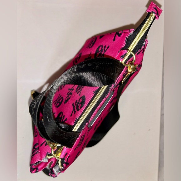 NWOT Betsey Johnson Pink Skull and Crossbones Print Women's Lunch Tote - Picture 3 of 7